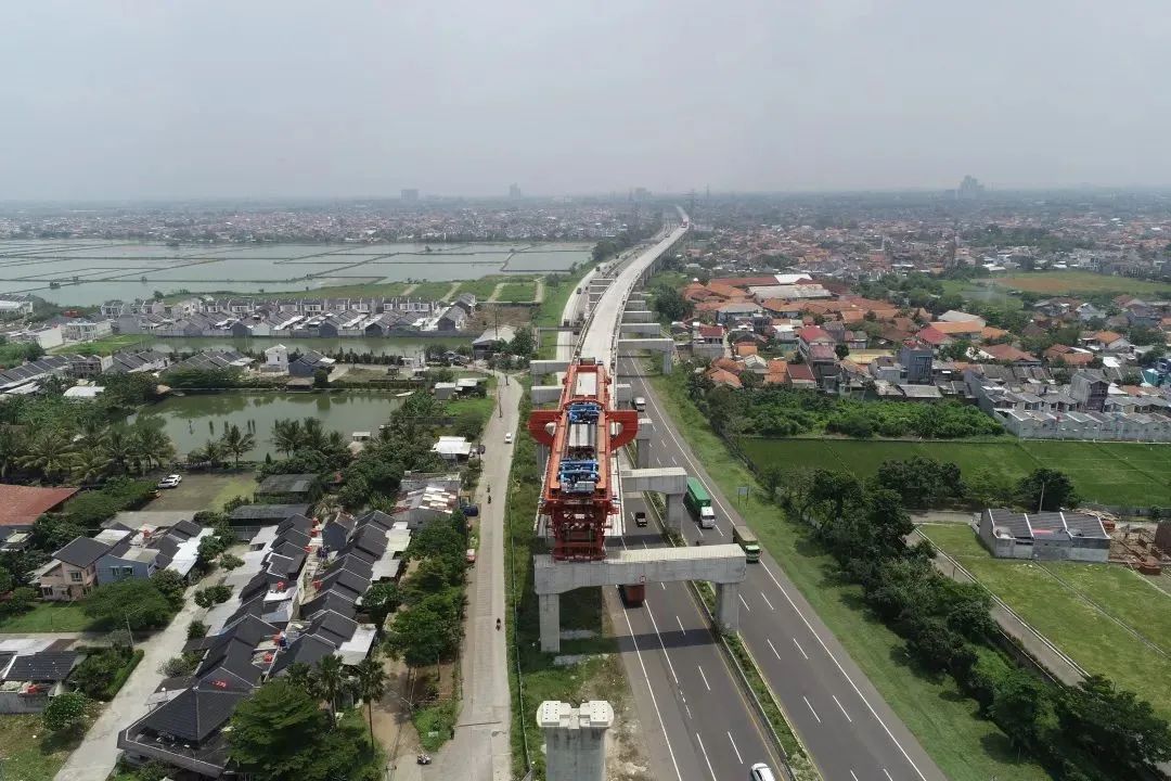雅萬(wàn)高鐵再傳喜訊,中鐵工業(yè)架橋機(jī)立新功 雅萬(wàn)高鐵再傳喜訊,中鐵工業(yè)架橋機(jī)立新功