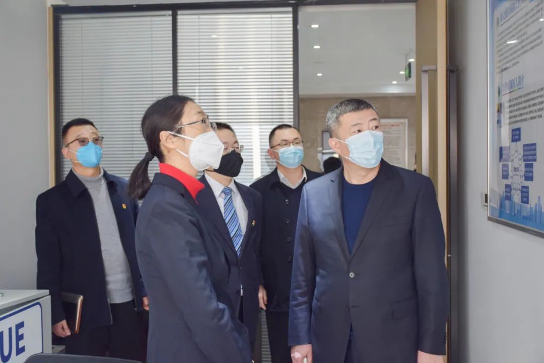 冬送溫暖 情系職工 ‖ 張威到中鐵工服調研并慰問一線員工 冬送溫暖 情系職工 ‖ 張威到中鐵工服調研并慰問一線員工