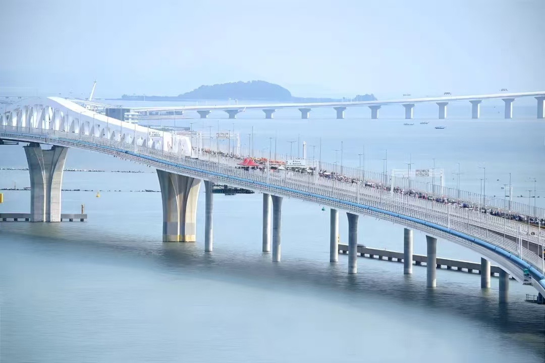 澳門(mén)大橋正式通車(chē),“四橋飛架”助澳騰飛 澳門(mén)大橋正式通車(chē),“四橋飛架”助澳騰飛