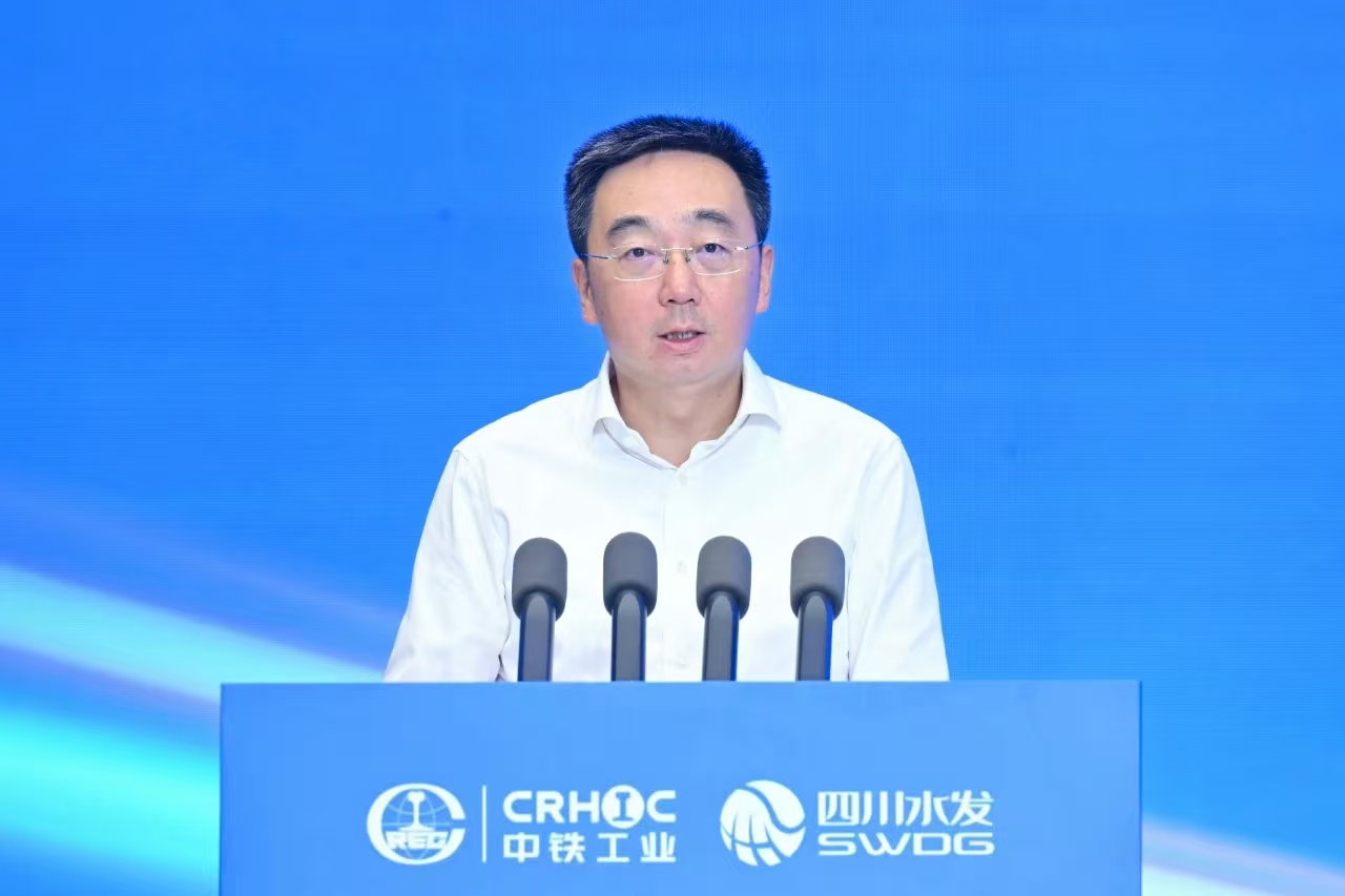 中國中鐵攜手四川省打造高端裝備產業首臺盾構機成功下線