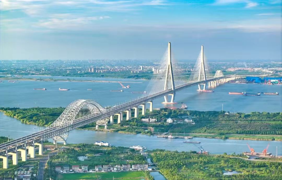 世界級(jí)跨越！常泰長(zhǎng)江大橋正式通車
