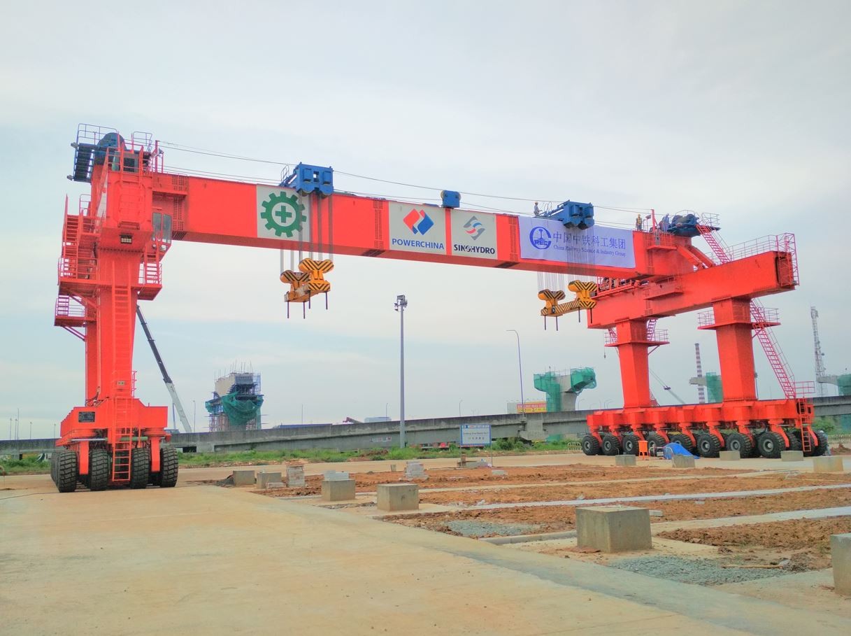 900噸級架橋機、運梁車和搬運機