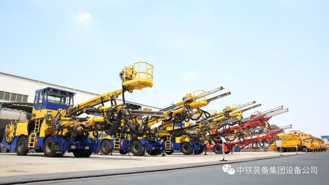 隧道施工神器———中鐵裝備三臂鑿巖臺車 隧道施工神器———中鐵裝備三臂鑿巖臺車