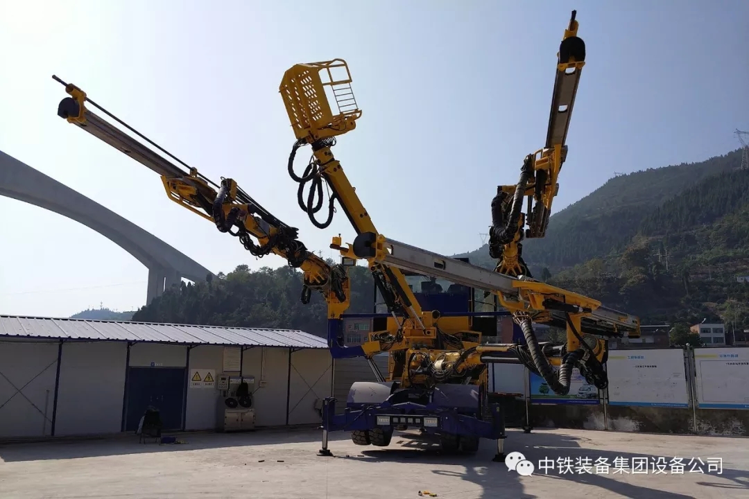 隧道施工神器———中鐵裝備三臂鑿巖臺車 隧道施工神器———中鐵裝備三臂鑿巖臺車