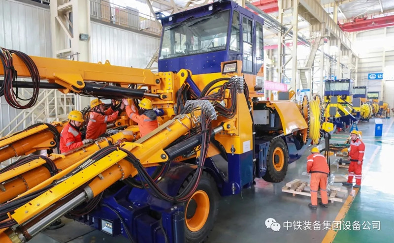 隧道施工神器———中鐵裝備三臂鑿巖臺車 隧道施工神器———中鐵裝備三臂鑿巖臺車