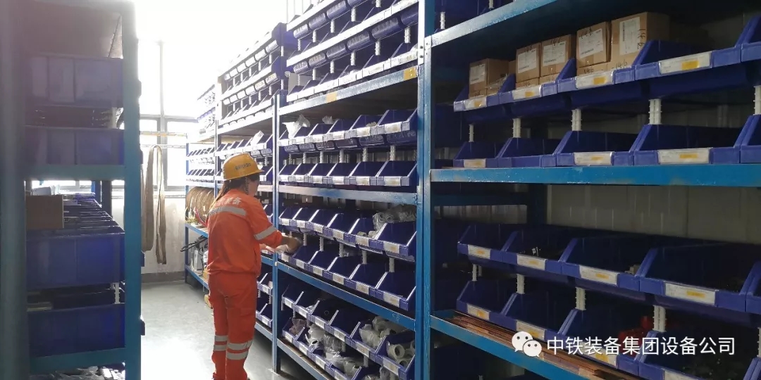 隧道施工神器———中鐵裝備三臂鑿巖臺車 隧道施工神器———中鐵裝備三臂鑿巖臺車