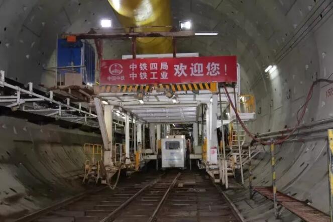 西北報捷！中鐵工業創造我國鐵路建設新里程碑——蒙華鐵路白城隧道今日貫通