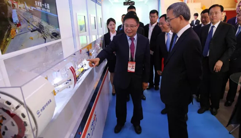 胡春華副總理點贊中鐵工業大國重器
