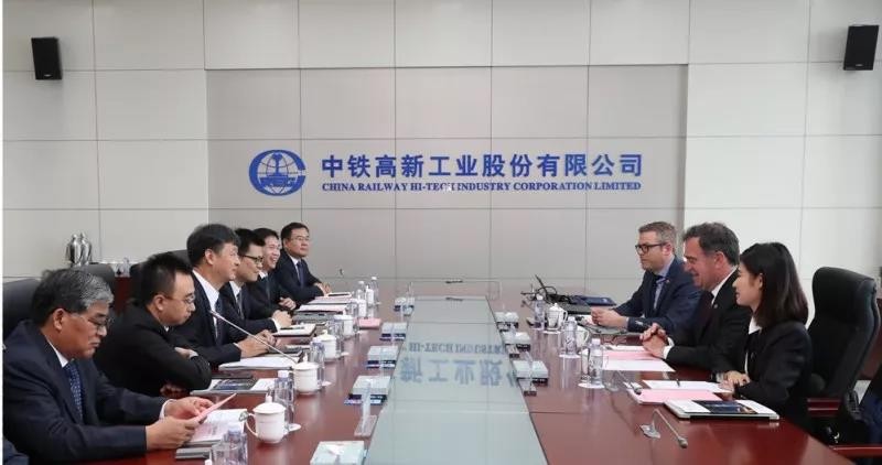 中鐵工業總經理李建斌會見英國謝菲爾德市政廳行政長官一行