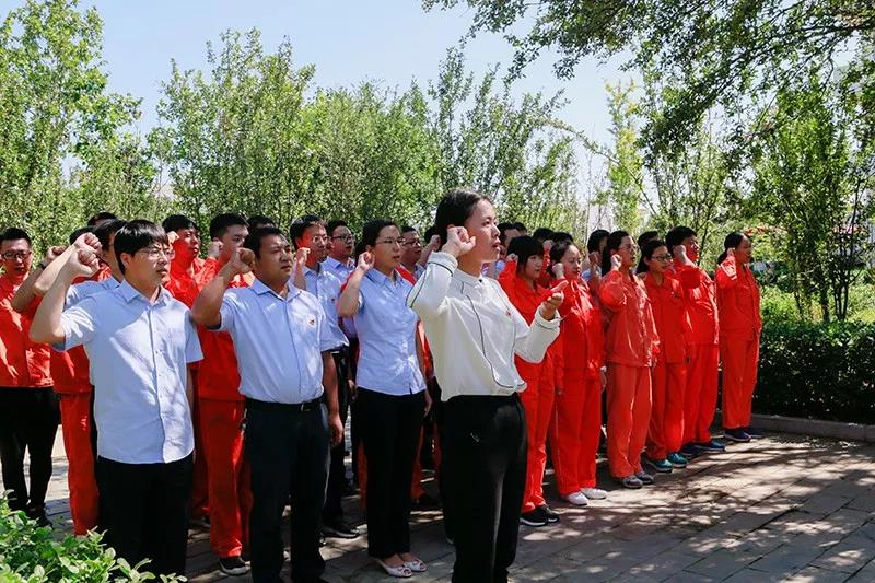 從黨的一大代表王盡美到黨的十九大代表王中美,中鐵工業人這樣傳承初心 從黨的一大代表王盡美到黨的十九大代表王中美,中鐵工業人這樣傳承初心