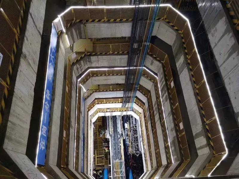 先進裝備助力全國首條深層污水傳輸隧道建設 污水將“乘專列”進處理廠 先進裝備助力全國首條深層污水傳輸隧道建設 污水將“乘專列”進處理廠