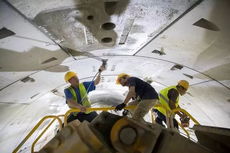 以色列舉國關注丨“中國造”盾構機洞穿特拉維夫輕軌隧道 以色列舉國關注丨“中國造”盾構機洞穿特拉維夫輕軌隧道