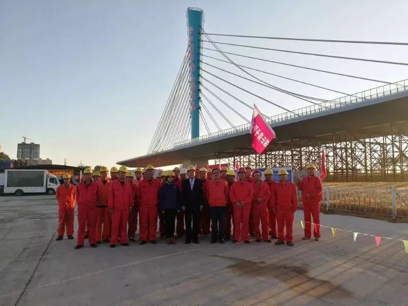 我們參建的這座立交橋跨越15條鐵路線,華麗“轉體”創造5項“中國之最” 我們參建的這座立交橋跨越15條鐵路線,華麗“轉體”創造5項“中國之最”