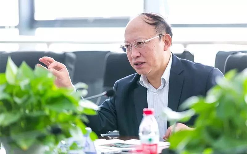 中國工程院副院長、中國科學技術協會副主席何華武院士調研中鐵裝備 中國工程院副院長、中國科學技術協會副主席何華武院士調研中鐵裝備