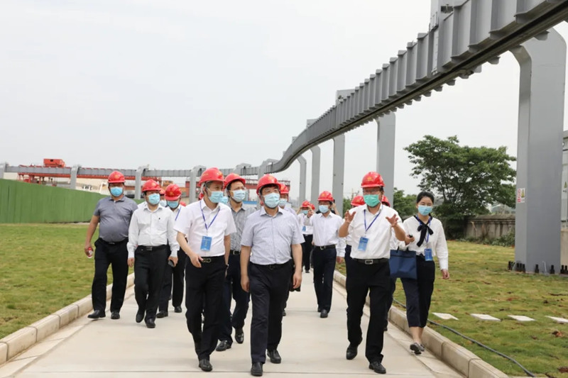 湖北省副省長(zhǎng)曹廣晶一行試乘“新時(shí)代號(hào)”空軌 湖北省副省長(zhǎng)曹廣晶一行試乘“新時(shí)代號(hào)”空軌