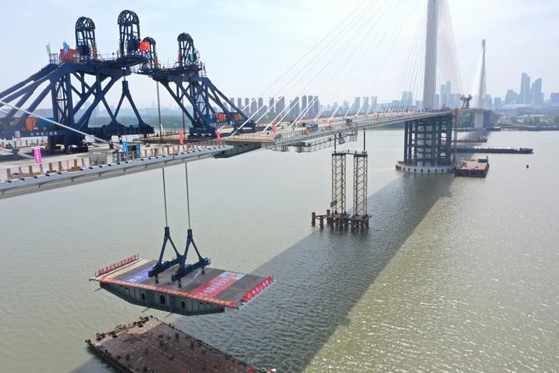 南京長江第五大橋“零誤差”合龍