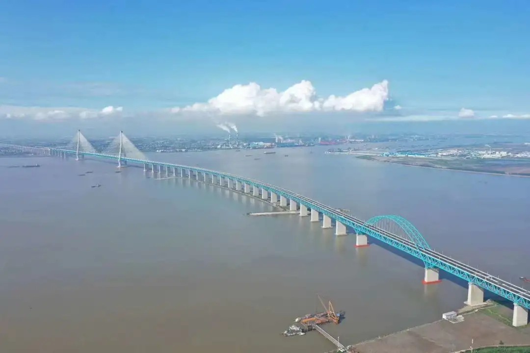 滬蘇通長江公鐵大橋通車