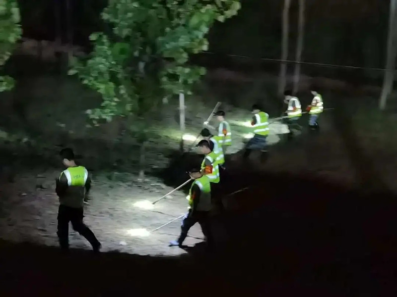 中鐵科工防汛突擊隊：洪水不退，我們不睡！
