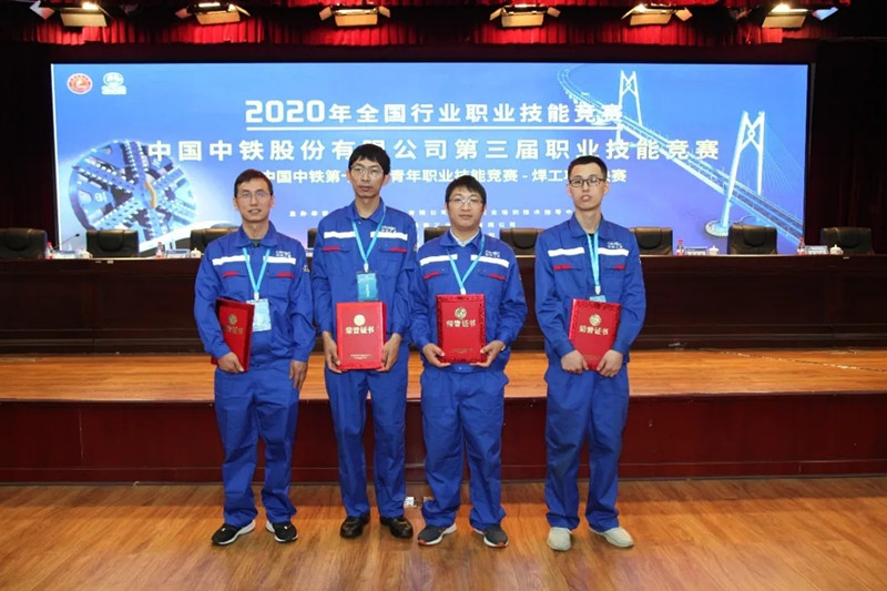 中鐵工業(yè)代表隊(duì)包攬全國(guó)行業(yè)職業(yè)技能競(jìng)賽團(tuán)體、個(gè)人總成績(jī)、青年組個(gè)人總成績(jī)?nèi)?xiàng)第一