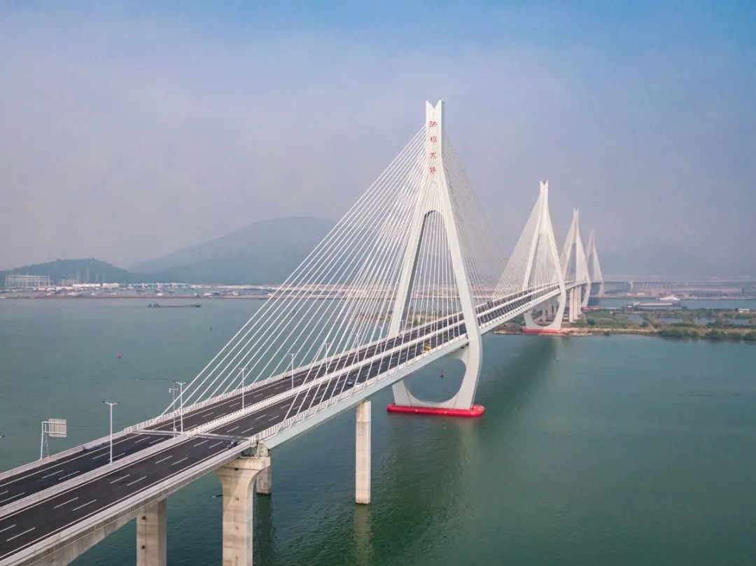 世界首座大跨度串聯(lián)斜拉橋——珠海市洪鶴大橋正式通車 世界首座大跨度串聯(lián)斜拉橋——珠海市洪鶴大橋正式通車